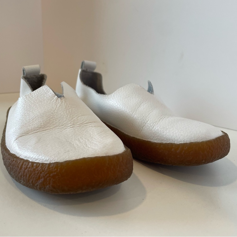 Soft‎ White Leather Loafers Slip On Notch Design Womens 36/5.5 Rubber Sole - Picture 2 of 9